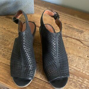 Size 7.5 M Lucky Brand Black Leather Shoes with Adjustable Buckle